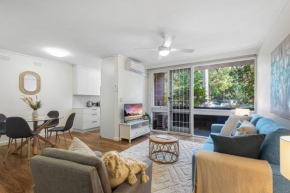 Chic 2-bed Apartment Step to St Kilda Beach
